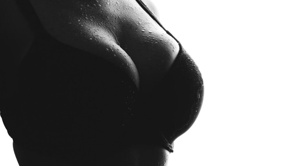 Hypertrophie mammaire gros seins